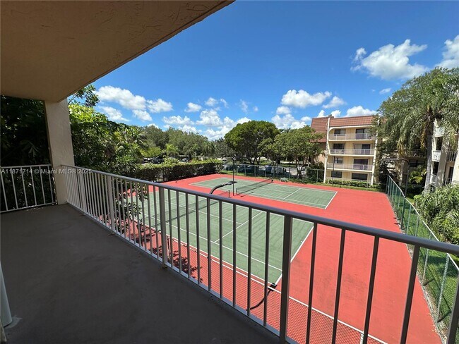 Photo - 9301 SW 92nd Ave Unidad 320C Rental