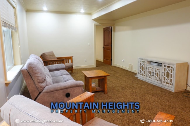 Photo - 1482 Maple Ave