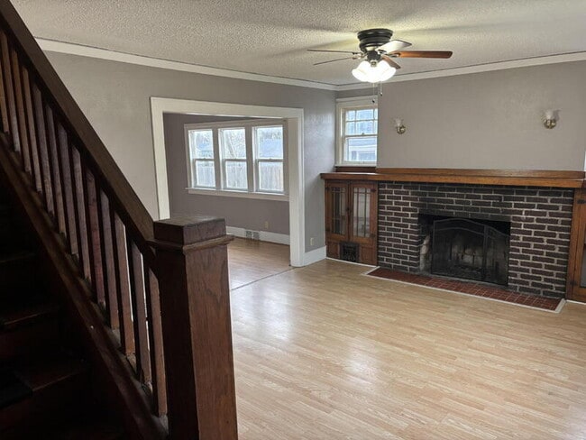 Photo - 1302 E 12th St