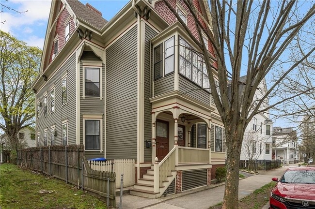 Building Photo - 22 Sycamore St Unit 1