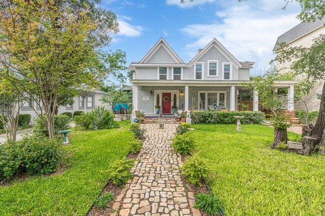 Photo - 311 W Mistletoe Ave