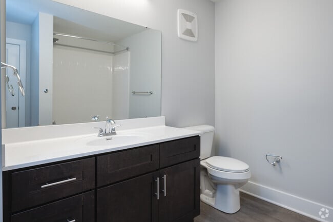 3 habitaciones, 2 baños, 1290 pies cuadrados, baño
