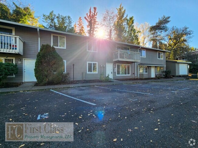 Building Photo - 5704 SW Beaverton Hillsdale Hwy Unit 8 Rental