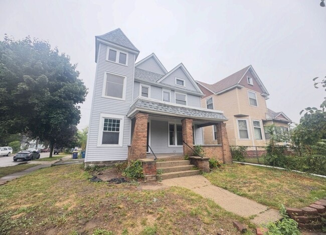 Spacious Four Bedroom Home Full of Character - Spacious Four Bedroom Home Full of Character