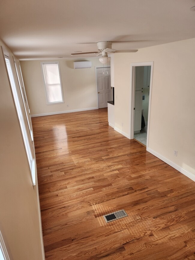 Building Photo - 97 Loomis St Unit #2