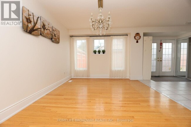 Photo - 775 Bur Oak Ave