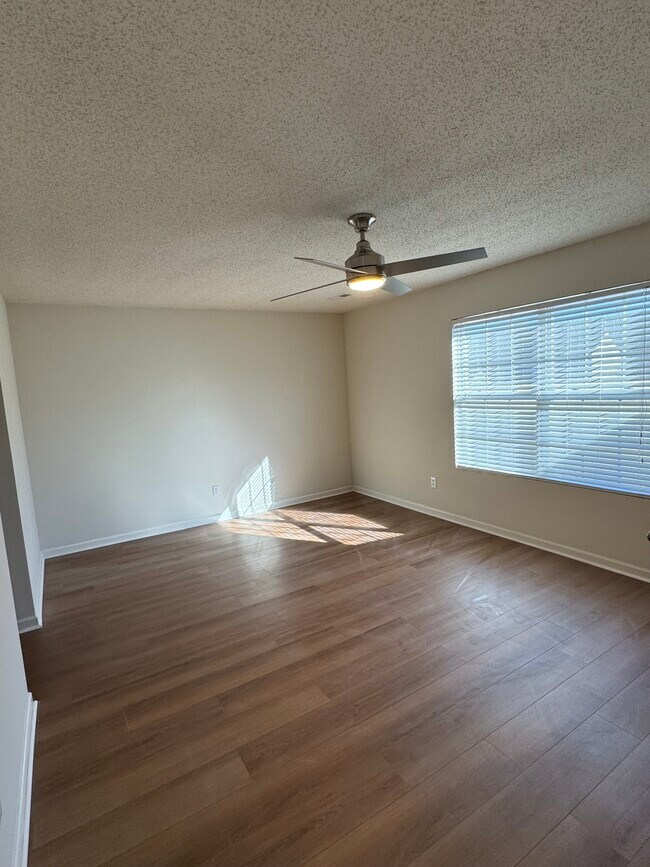 Photo - 2205 Lannigan Dr