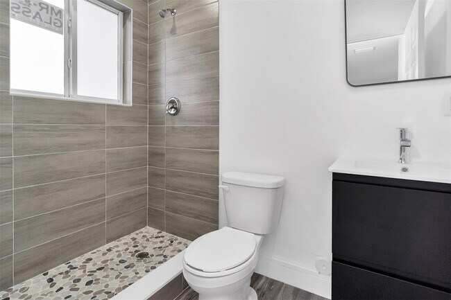 Photo - 2451 NW 21st St