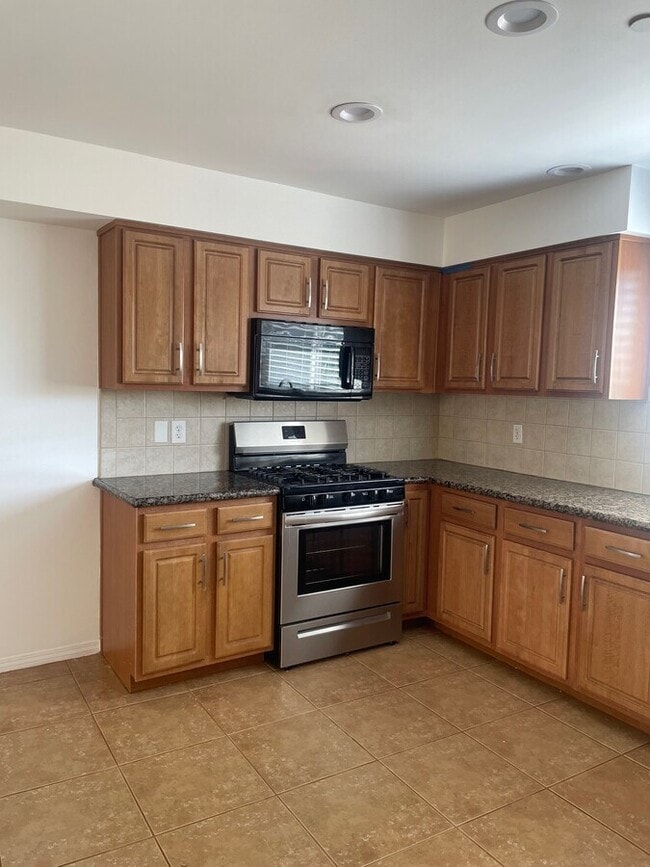 Photo - 4854 Laurel Canyon Blvd