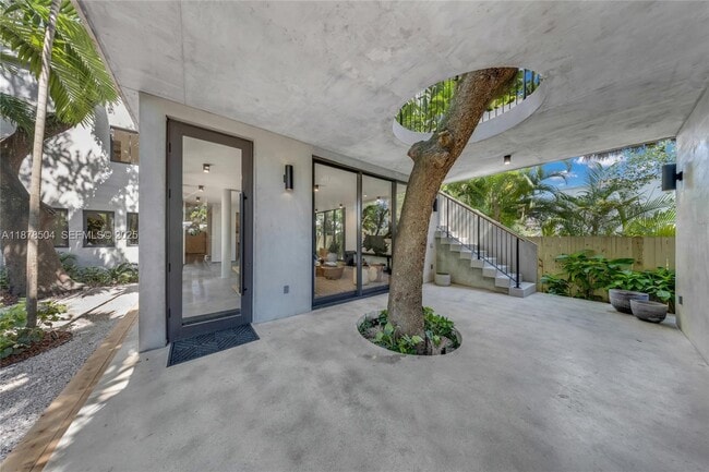 1000 NW 9th Ct