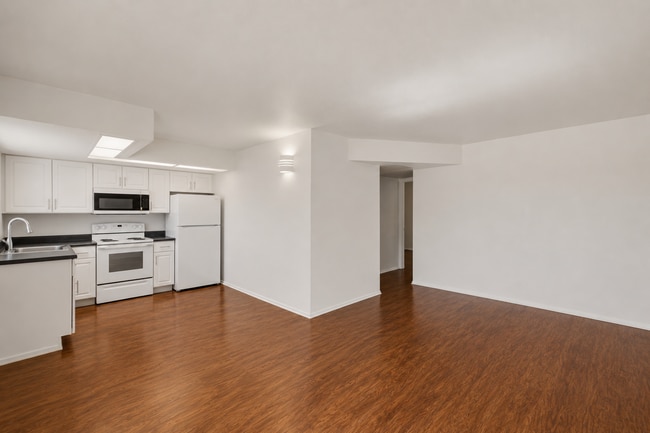 Building Photo - 45 N Phyllis-109 Unit 109
