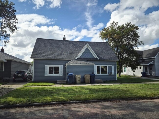Building Photo - 15/17 6th St NE Unit 17 Rental