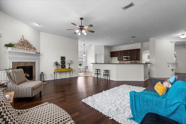 Building Photo - 2120 Red Timber Ct