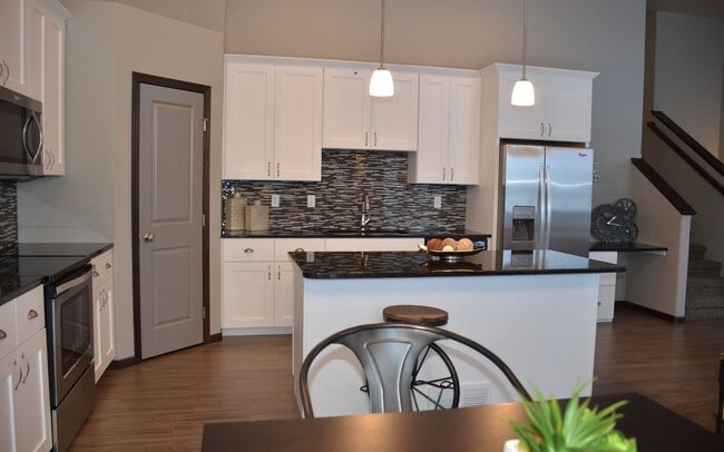 Photo - 3-bedroom, 3-bathroom West Fargo Single-Family Home w/ 3 Stall Garage