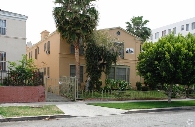 820 S Serrano Ave