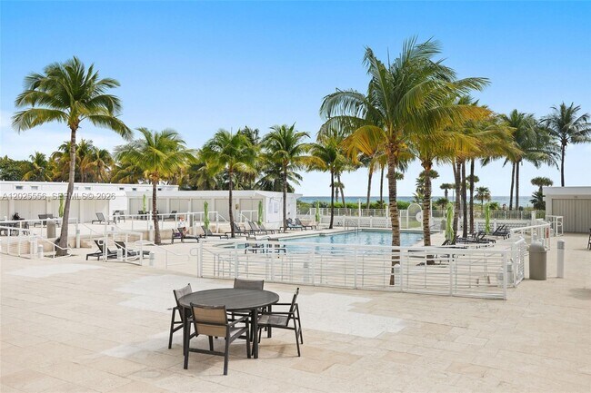 Photo - 4925 Collins Ave Unit 1A