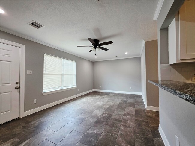 Photo - 1053 Willow Oaks Cir Unidad True