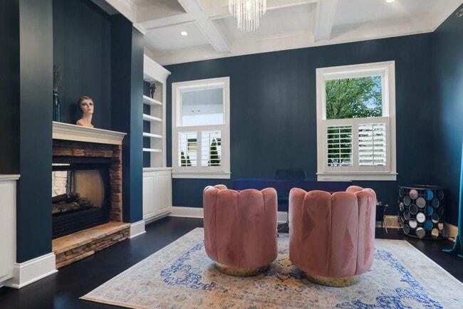 Photo - 175 Sampson St NE