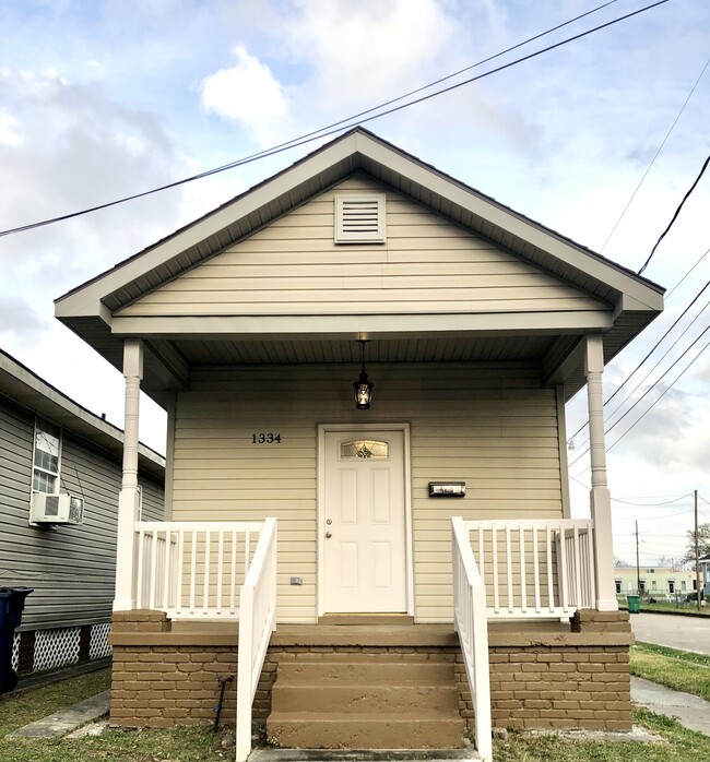 Photo - 1334 Monroe St House