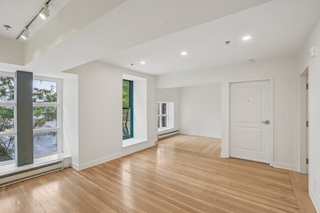 Building Photo - 110 W 9th St Unit 2M Rental