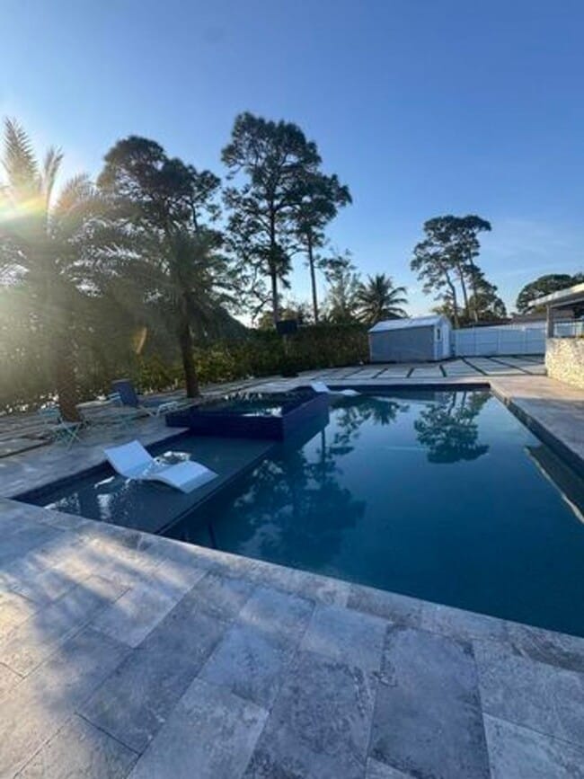 Building Photo - 2591 Rosehaven Rd