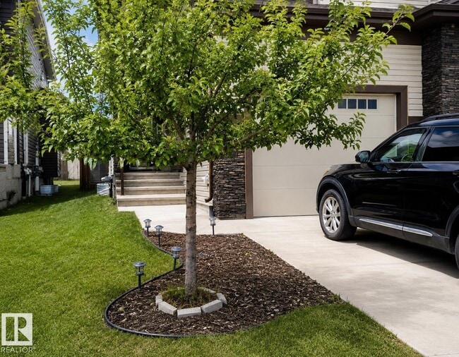 Photo - 2518-2522 22 Ave NW