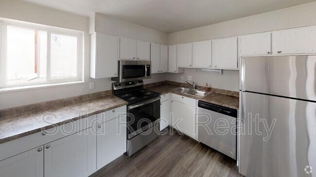 Building Photo - 2925 Straus Ln Rental