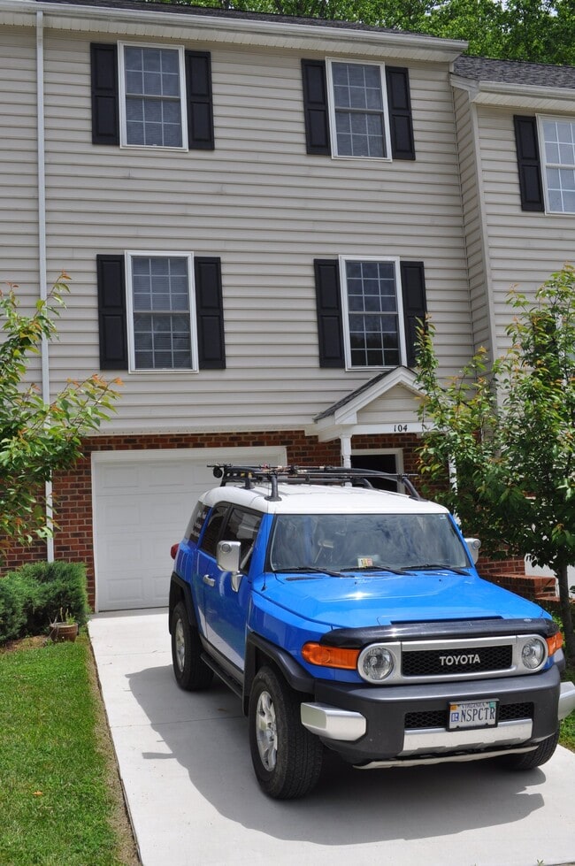 Building Photo - 2009 Lakeside Dr