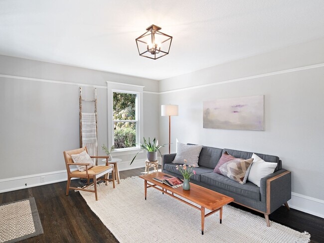 Photo - Gorgeous, updated 3-bdr Vernon bungalow w/...