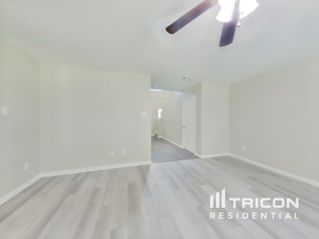 Photo - 2503 Regatta Ln