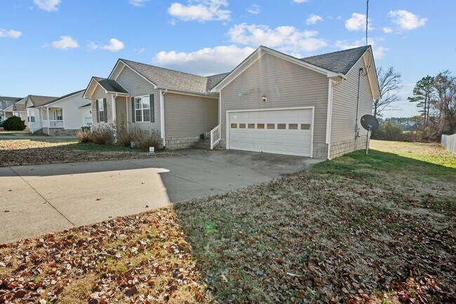 Photo - Spacious 3-Bedroom, 2-Bath Home with Over 2,000 Sq. Ft. in Oak Grove