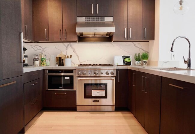 Building Photo - 1400 Hudson St Unit 510