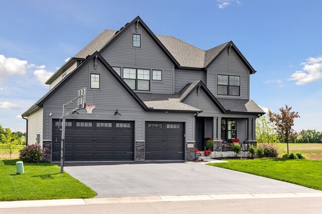 Building Photo - 2275 Lakeshore Point Dr N E Rental