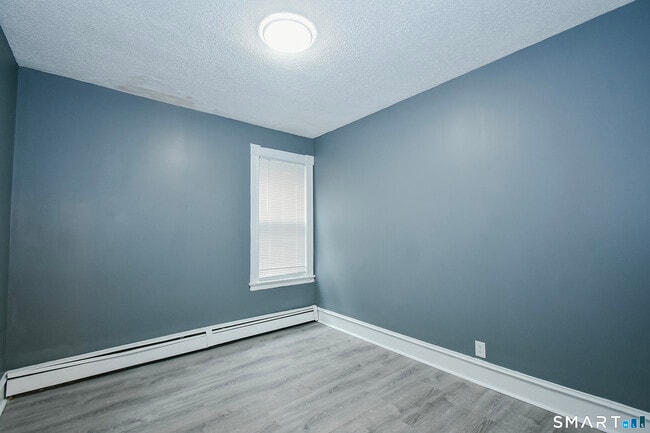 Photo - 122 Hungerford St
