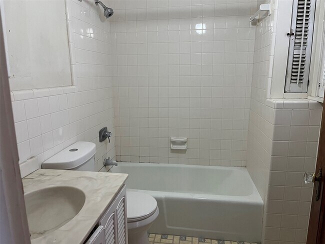 Photo - 124 Squires Ave Unidad 1