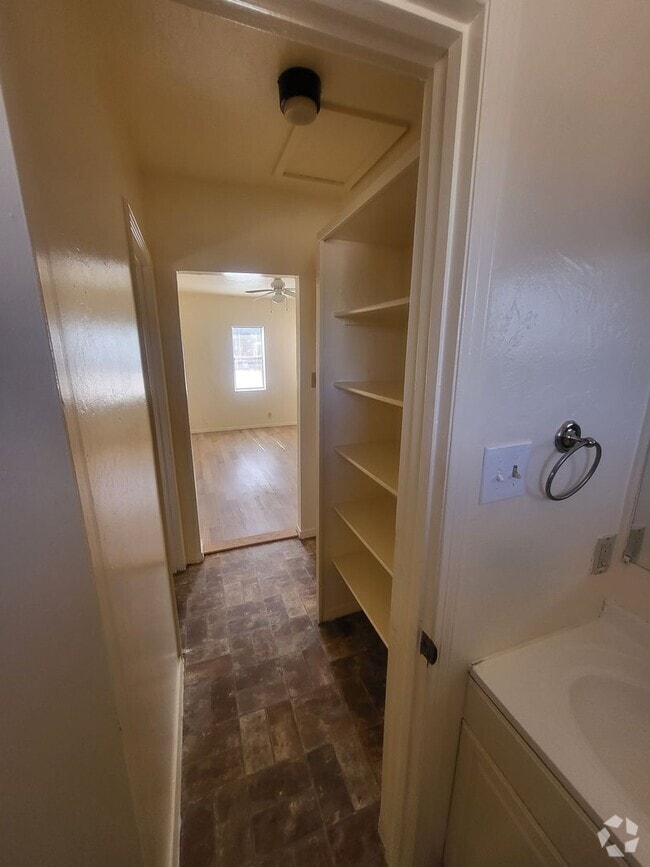 Building Photo - Little North Valley home