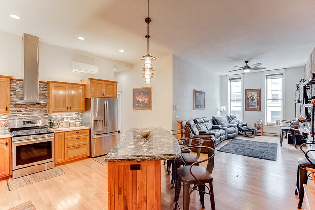 Photo - 405 W 3rd St Unit A