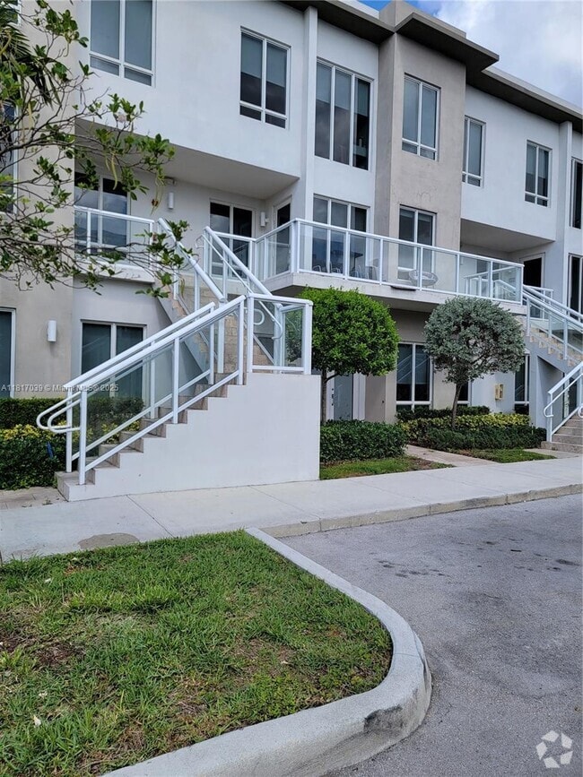 Building Photo - 6310 NW 103rd Pl Unit 202 Rental