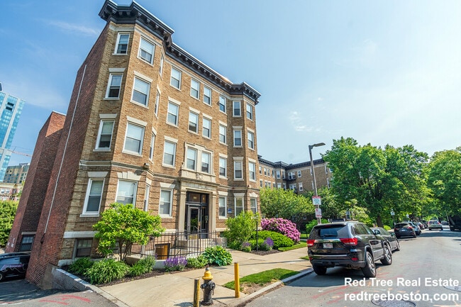 Building Photo - 107 Queensberry St Unit 8