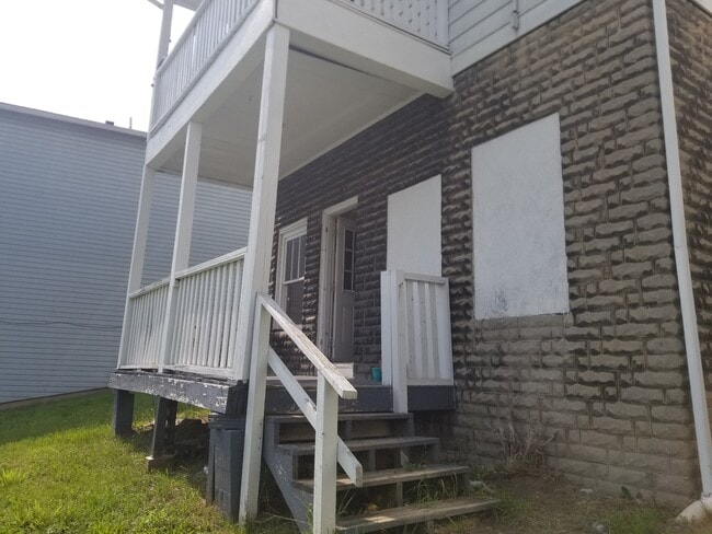 Building Photo - 125 Lorentz St Unit C