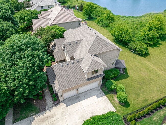 Photo - 552 Waters Edge Dr