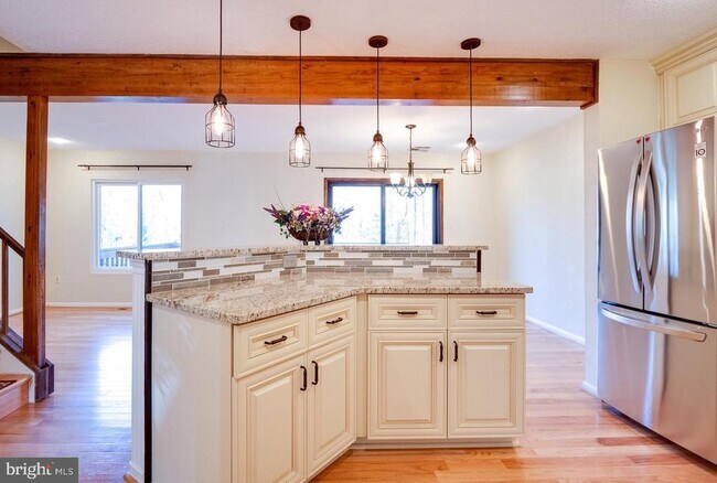 Photo - 2303 Glade Bank Way