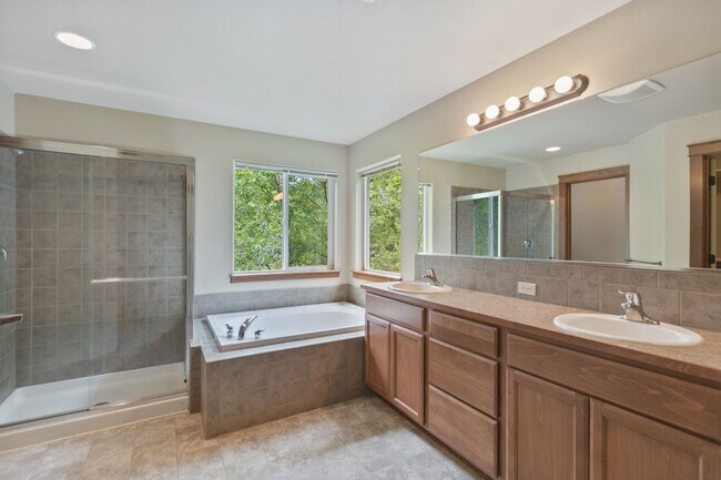 Photo - 10015/10017 N Whitworth Dr Unit 10017