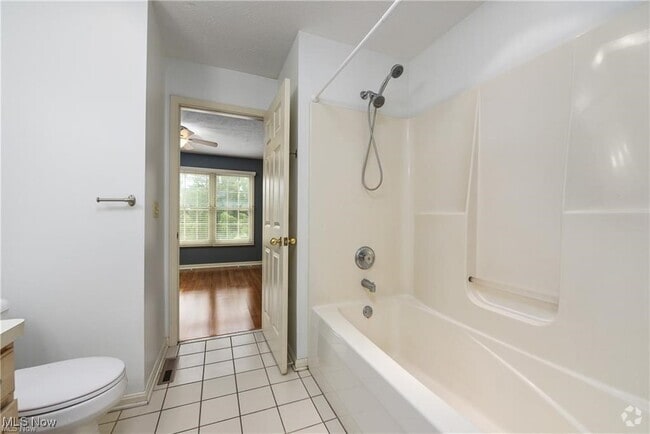 Building Photo - 8118 Chester Pkwy Rental