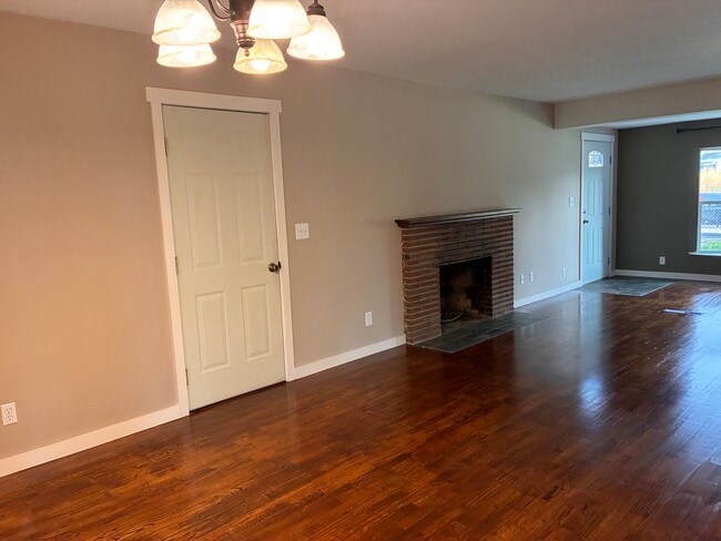 Photo - 484 N Kentucky Ave