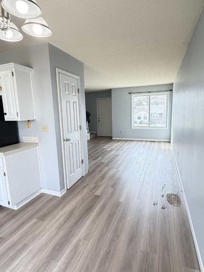 Photo - Newly renovated 2-bedroom 1.5 bath townhouse Near Merle Hay Mall!