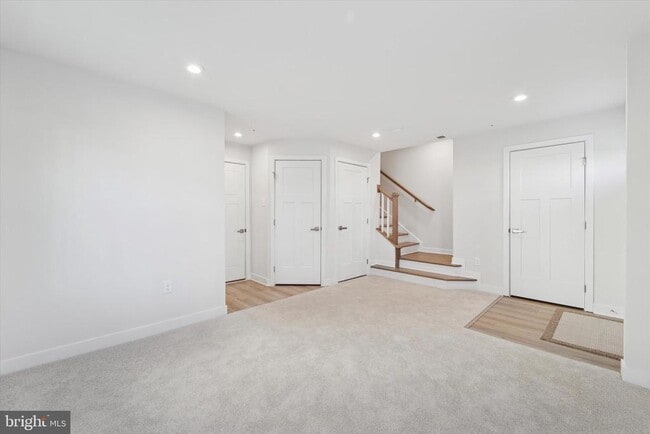 Photo - 208 River Birch Wy