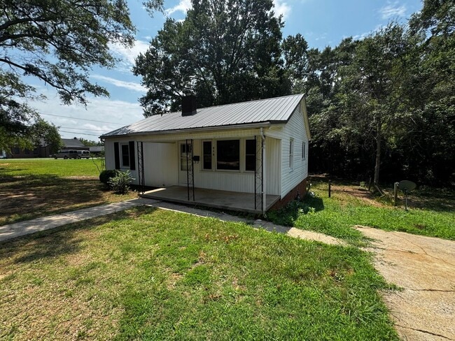 Building Photo - 816 Churchill Dr