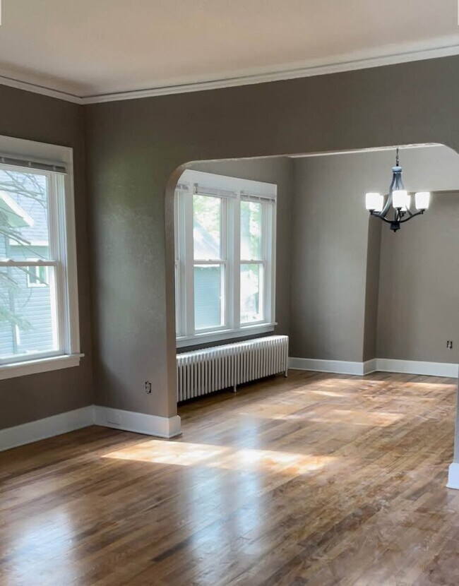 Livingroom Full - 615 4th Ave NE Unit 1