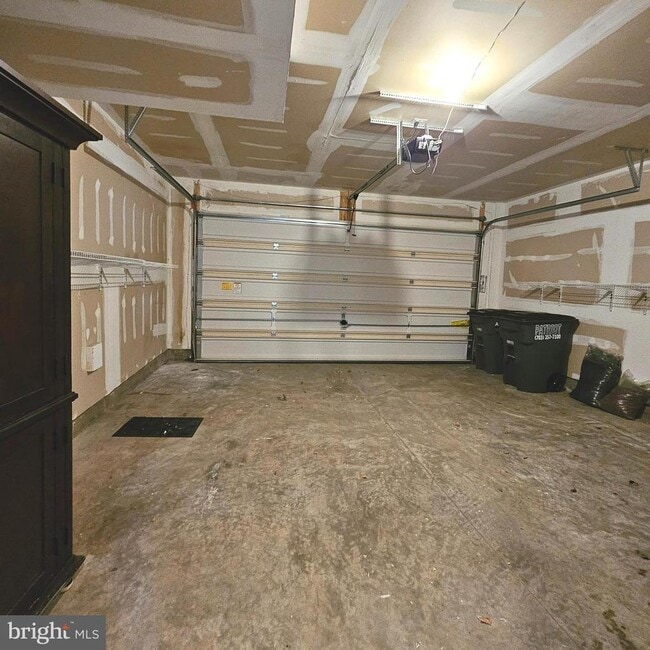 Photo - 725 Chevington Ct